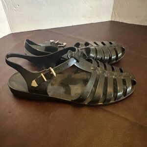 Black jelly sandals
